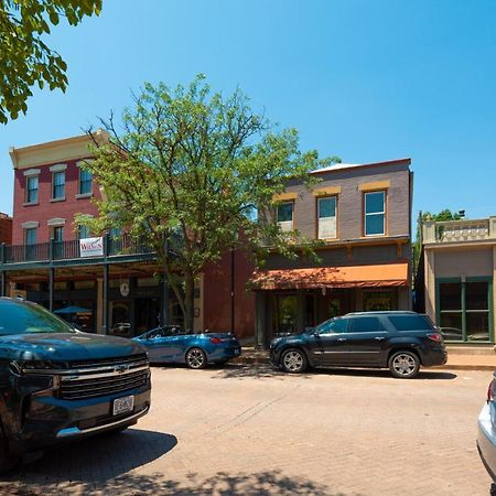 115 N Main Huge 2 Bedroom Unit On Main Street Saint Charles Bagian luar foto