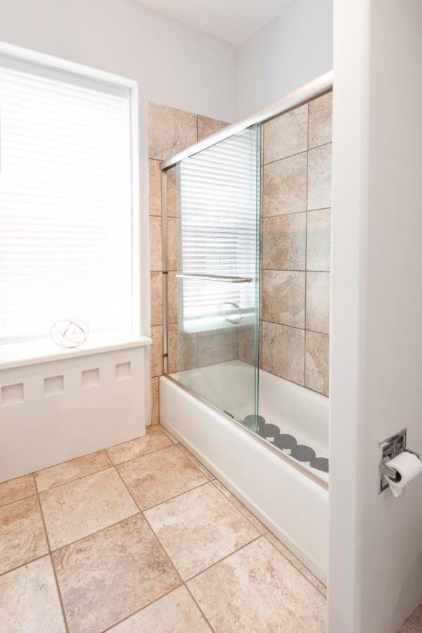 115 N Main Huge 2 Bedroom Unit On Main Street Saint Charles Bagian luar foto