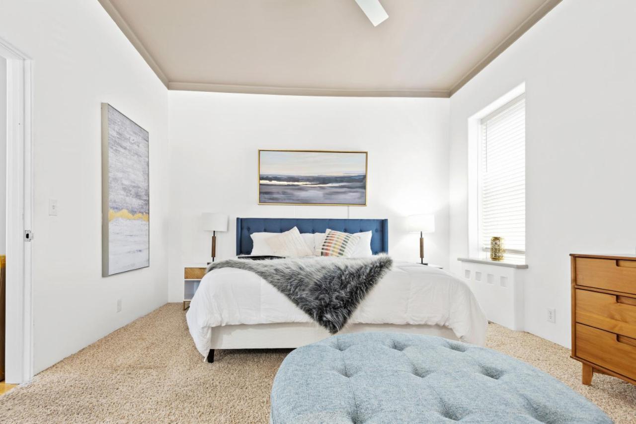 115 N Main Huge 2 Bedroom Unit On Main Street Saint Charles Bagian luar foto