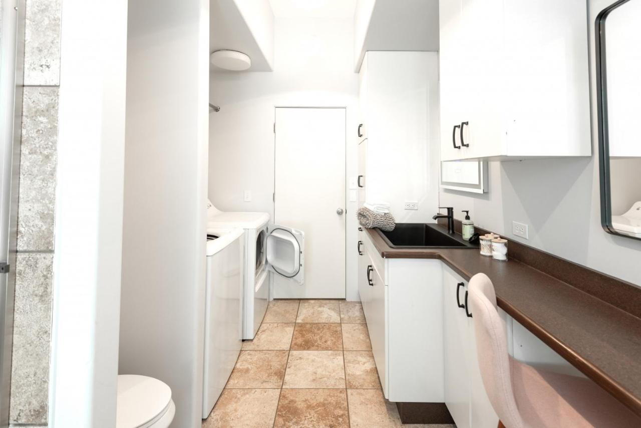 115 N Main Huge 2 Bedroom Unit On Main Street Saint Charles Bagian luar foto